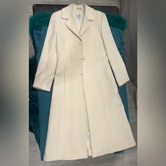 Apria vintage coat from Henri Bendel - Picture 3 of 10